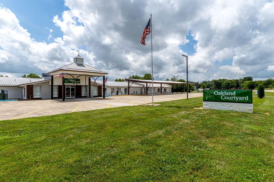 1 Mi to Oakland City University: Modern Apt Apartment in Indiana
