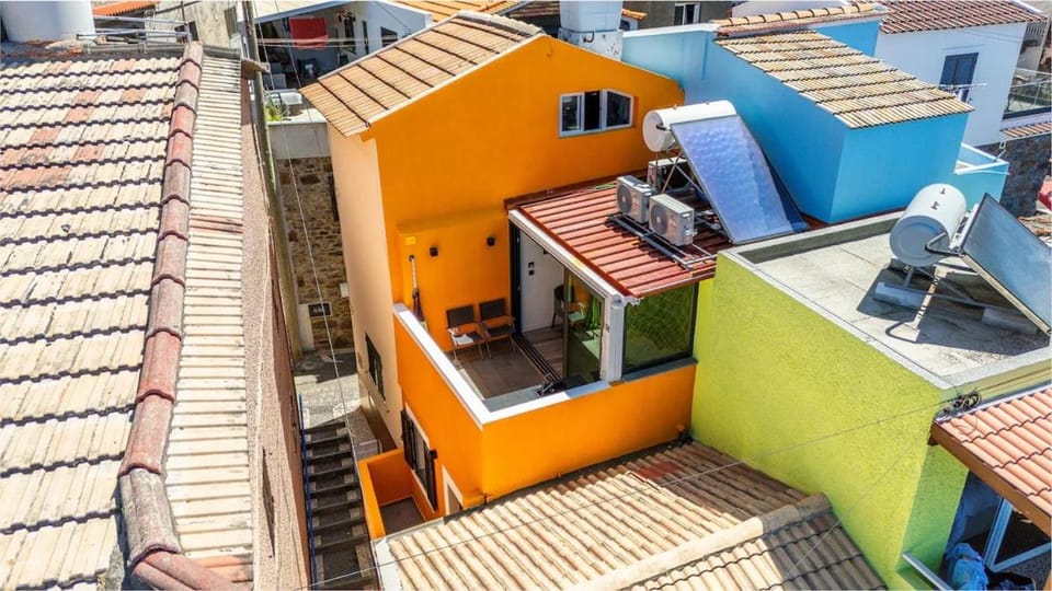 YellowWave by ClubPrometheus - Boutique Beach & Surf Retreat House in Madeira District