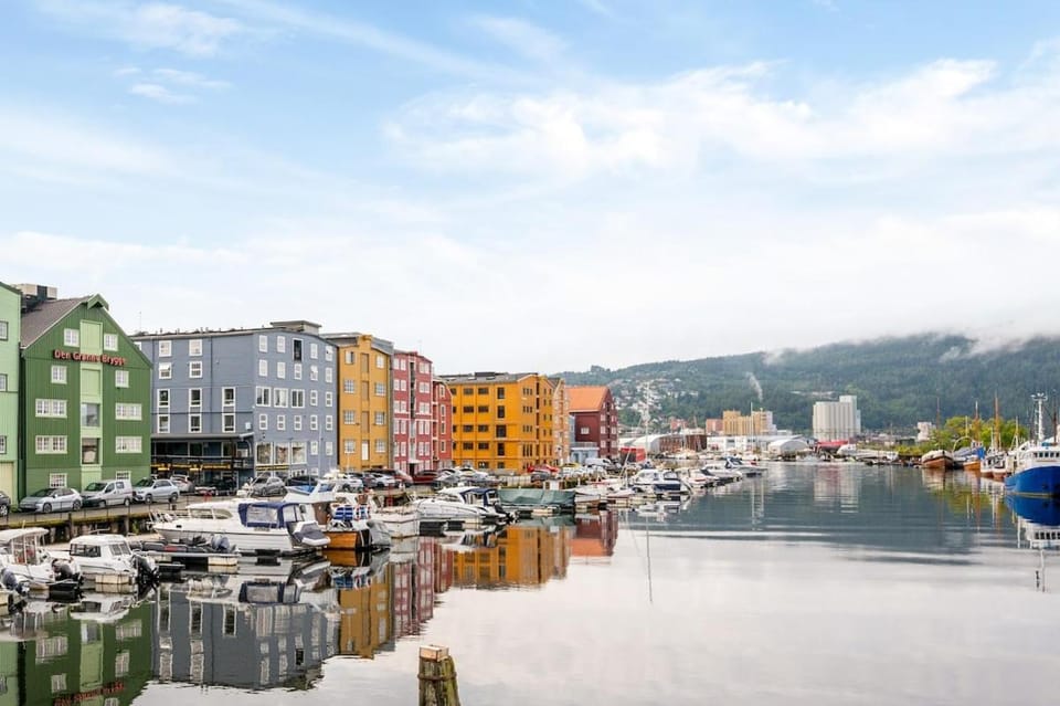 Fjord view by the canal, city centre, sleeps 4 Apartment in Trondheim