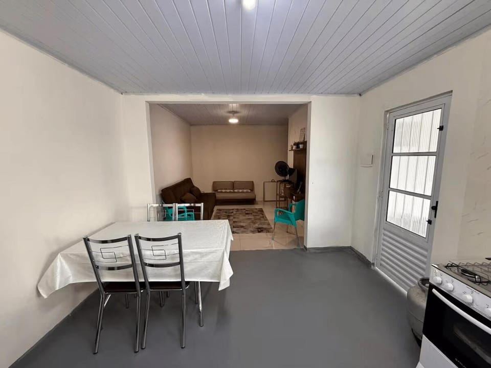 Sua casa com Ar Condicionado, 10 Min da ilha do mel House in State of Paraná