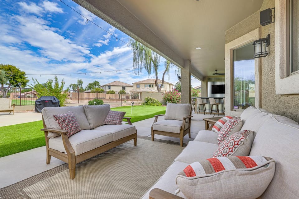 Golf View, Pool Access! Family Home in Queen Creek House in Queen Creek