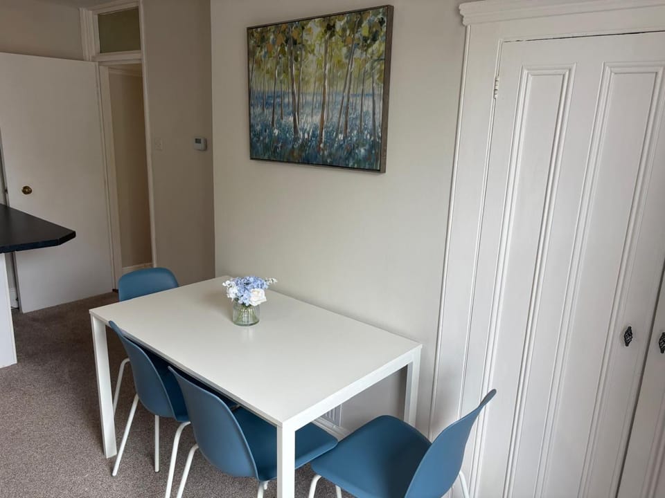 Waverley Apartment - 2 Bedroom Southsea Stay Apartment in Portsmouth