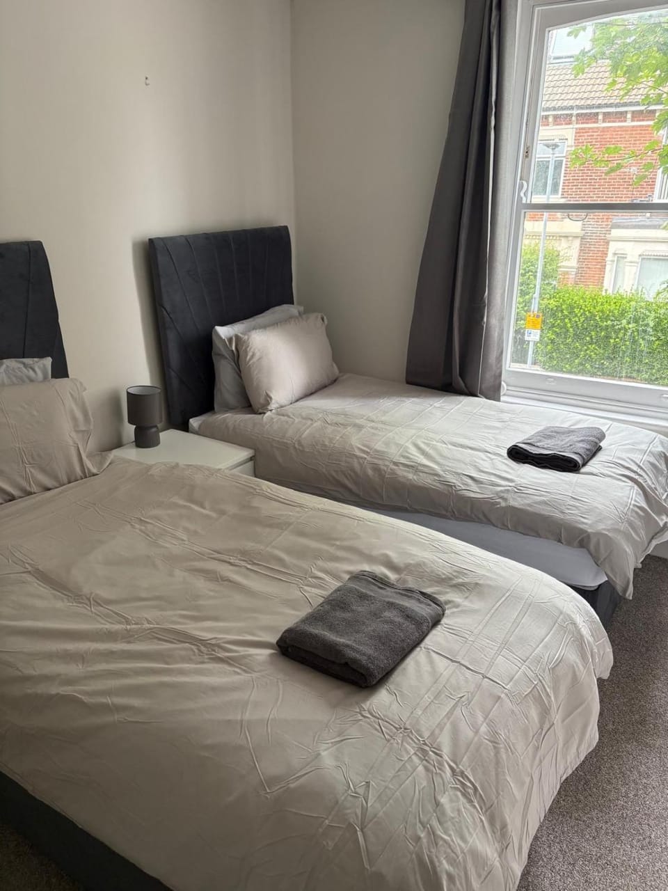Waverley Apartment - 2 Bedroom Southsea Stay Apartment in Portsmouth