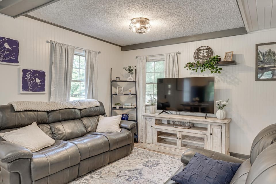Waterfront Retreat | Fishing, Hot Tub & Sauna House in Augusta