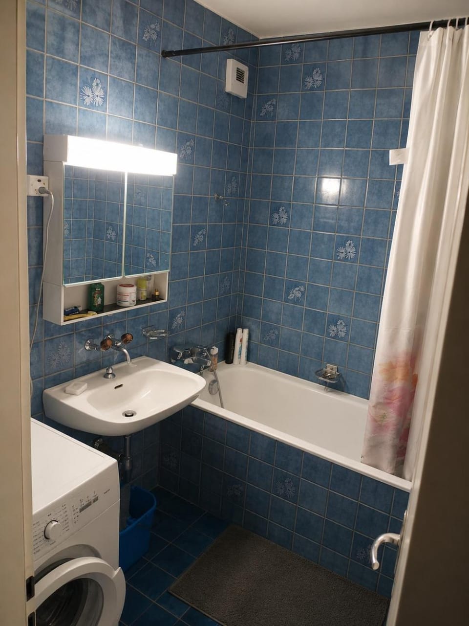 Central Geneva Large Rooms 2- 3 guests Campground/ 
RV Resort in Canton of Geneva