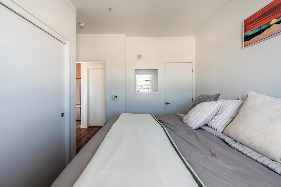 Top Floor, Panoramic View, Private Terrace, Short Walk To Lumen, TMobile Park And Waterfront Apartment in Seattle