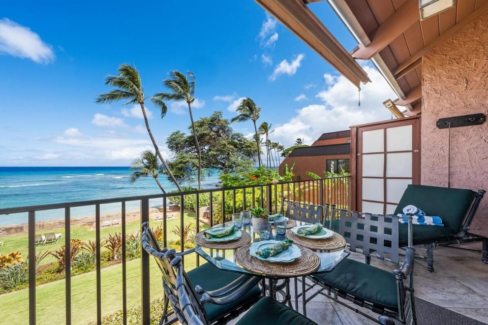 OceanFront 2BD with Ocean Views and AC - Hoyochi Nikko 208 House in Napili-Honokowai