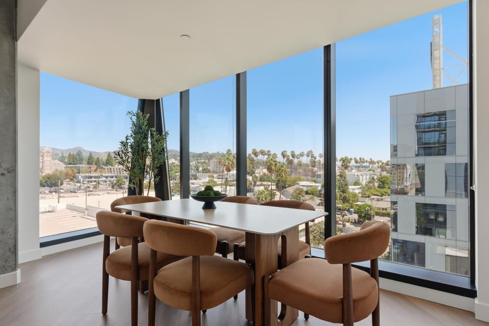 Day, Dining area