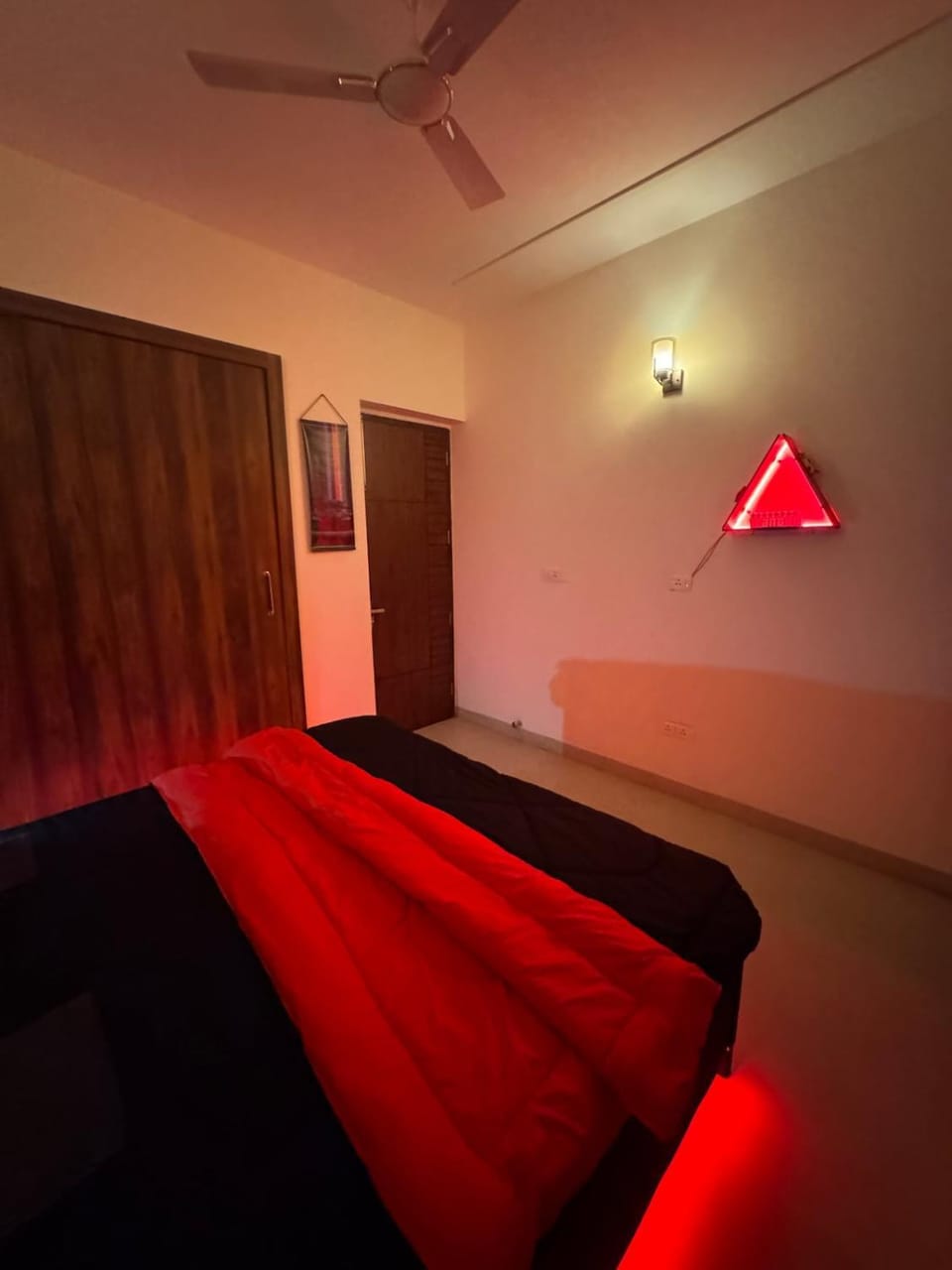 Photo of the whole room, Bedroom