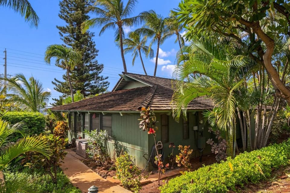 Beautifully Furnish Kaanapali Cottage near Beach - International Colony Club 13 House in Kaanapali
