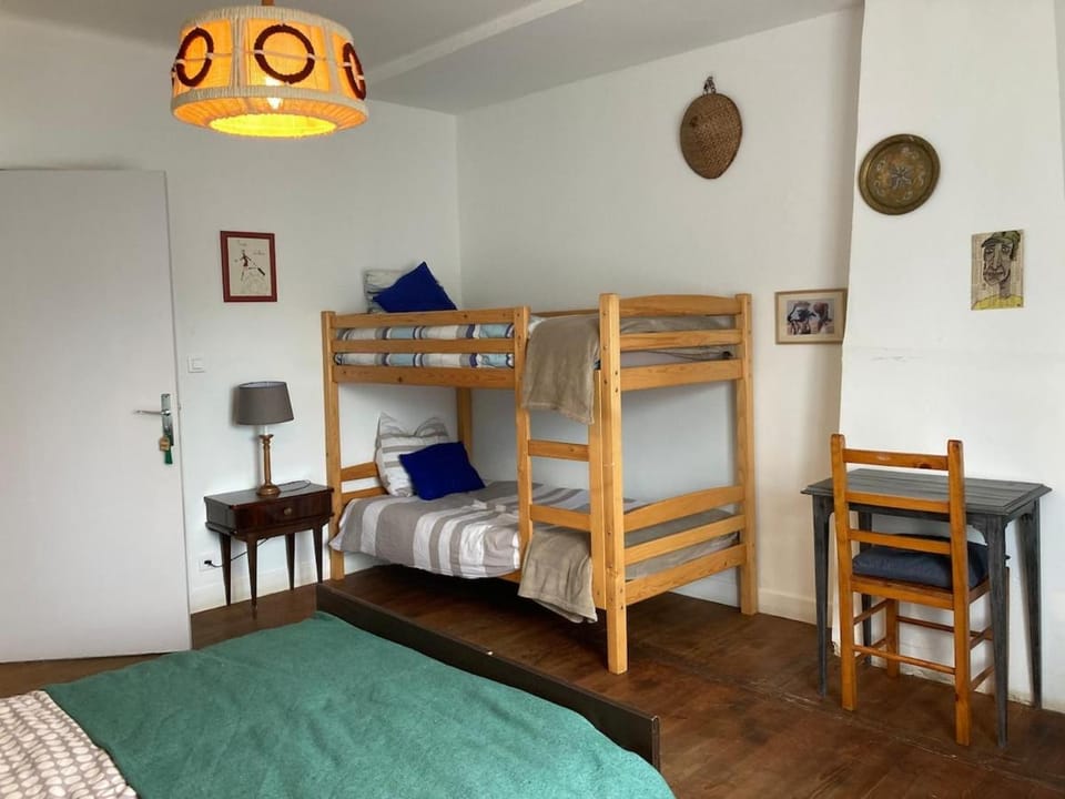 Bedroom, bunk bed
