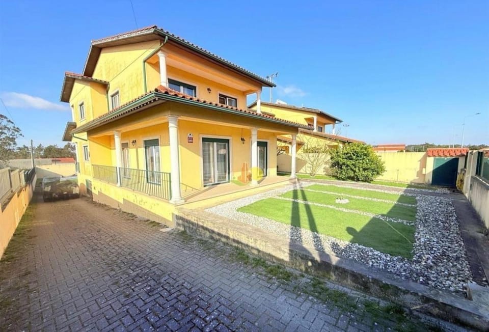 O Cantinho Amarelo House in Coimbra District, Portugal