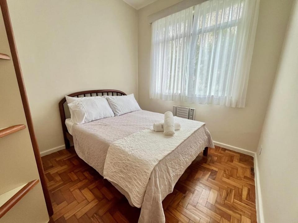 Confortável apto Copacabana, 2 quartos | A/C Apartment in Rio de Janeiro