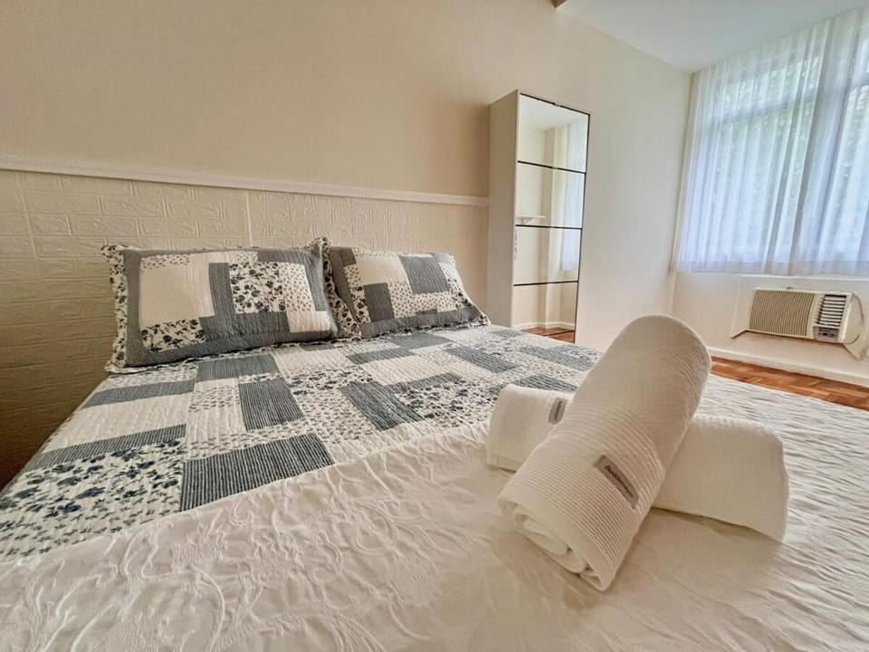 Confortável apto Copacabana, 2 quartos | A/C Apartment in Rio de Janeiro