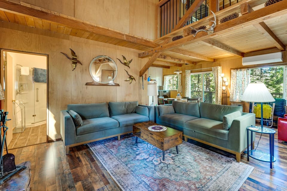 Mi-Wuk Village 5BR Family Cabin w/ Deck Cabin in Mi Wuk Village