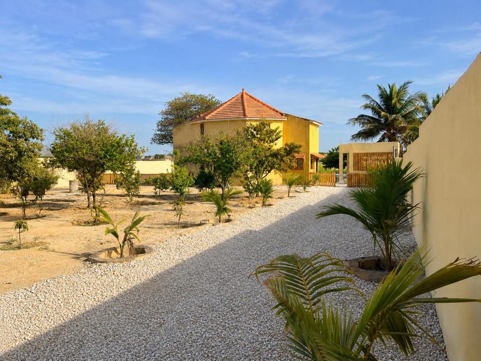 Property building, Facade/entrance, Garden view