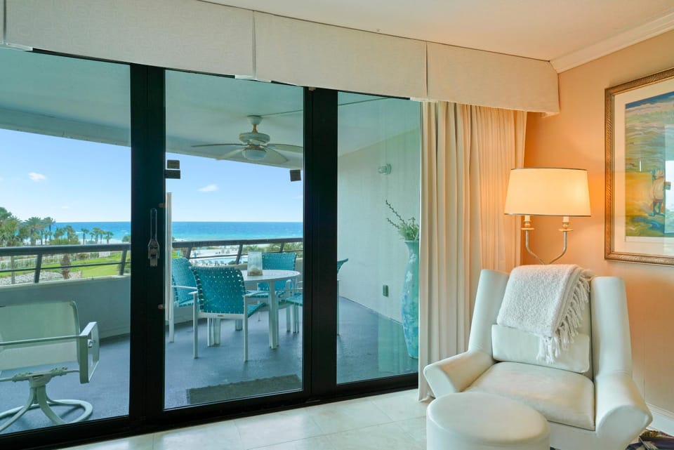 Edgewater 403 1BR 2BA with two pools! Apartment in Miramar Beach