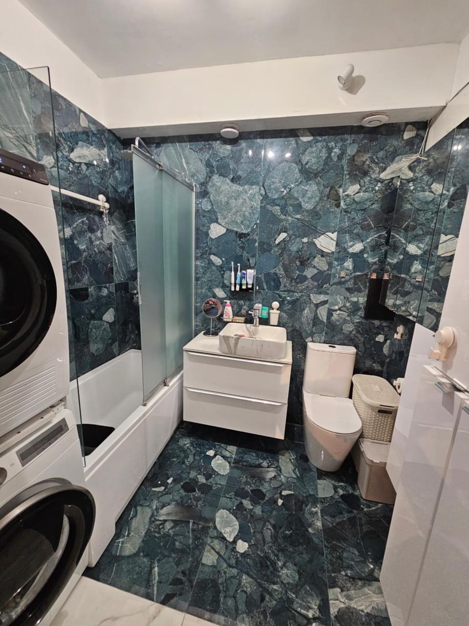 Shower, Bathroom, washing machine, dryer