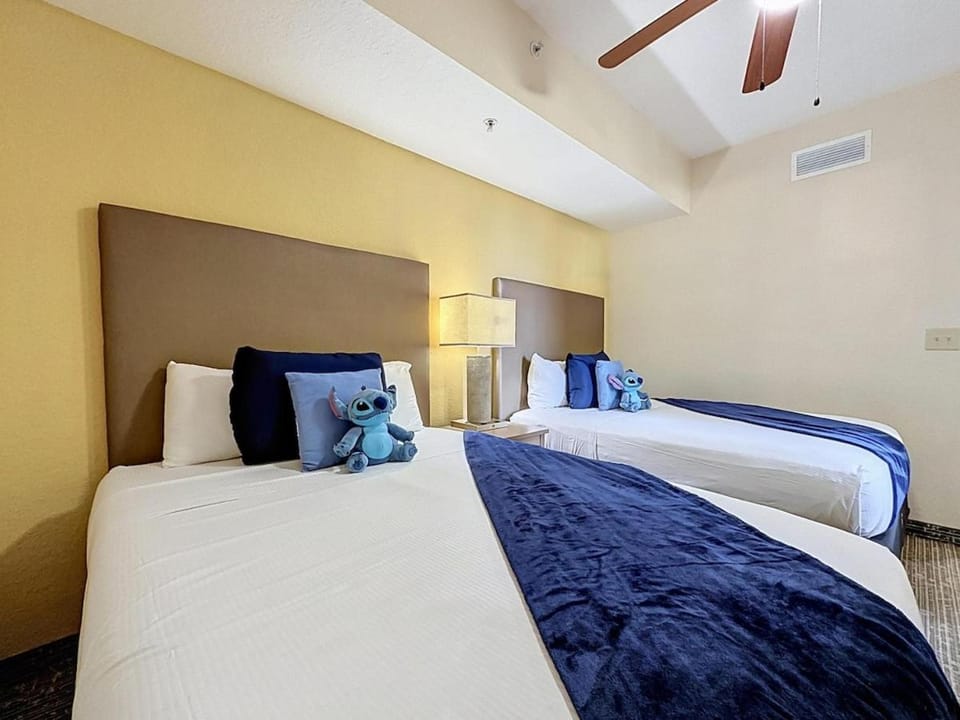 3BR Orlando Resort Heated Pools 3 mi Disney Apartment in Orlando