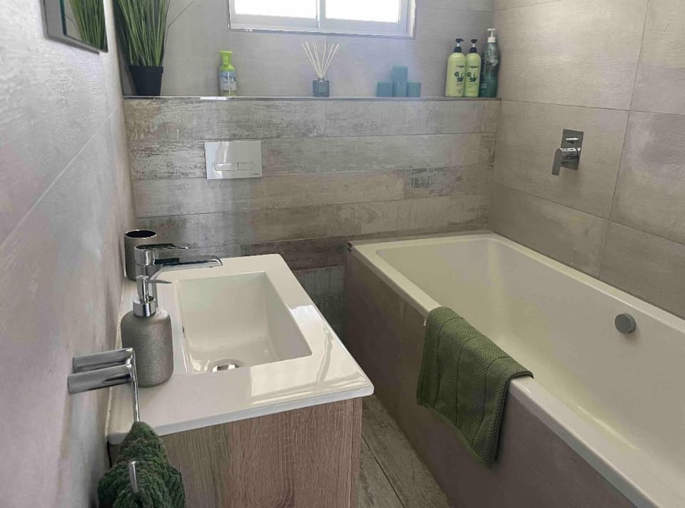 Protea Beach Cottage, Fleur Park, Gordon's Bay House in Cape Town