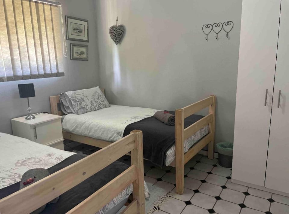 Protea Beach Cottage, Fleur Park, Gordon's Bay House in Cape Town