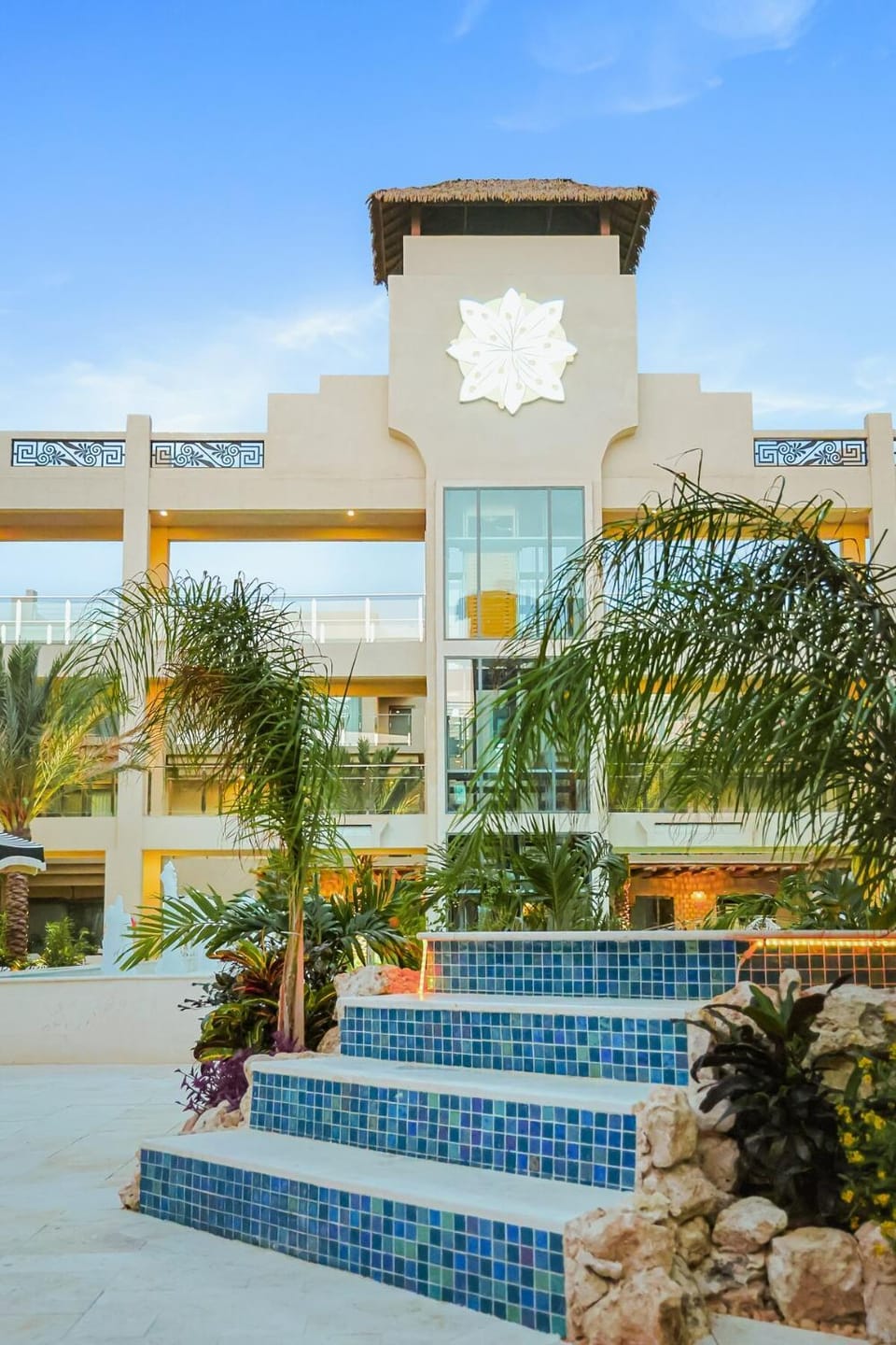 New Luxury Condo, Resort Pool Oasis Apartment in Noord