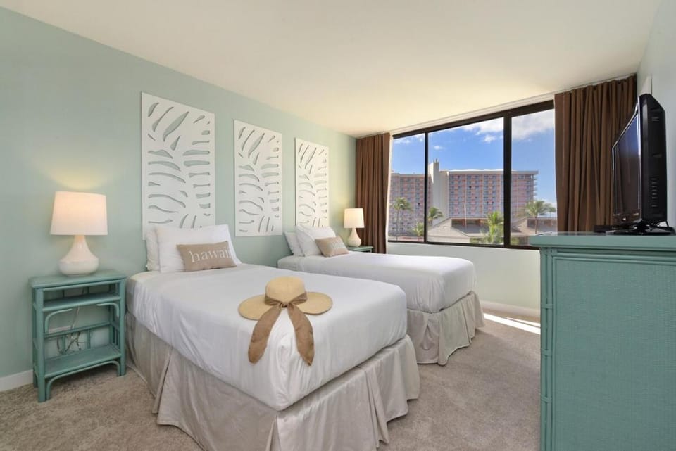 Spacious 2BD Condo wAC Ocean Views Pool - Kaanapali Shores 613 House in Kaanapali