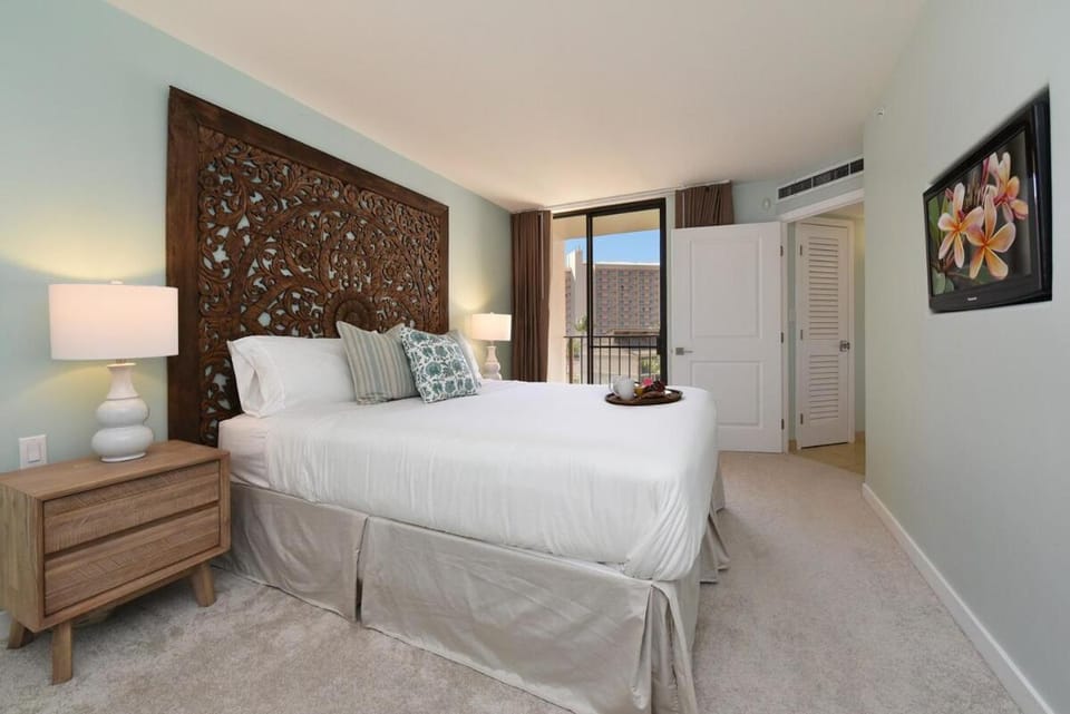 Spacious 2BD Condo wAC Ocean Views Pool - Kaanapali Shores 613 House in Kaanapali