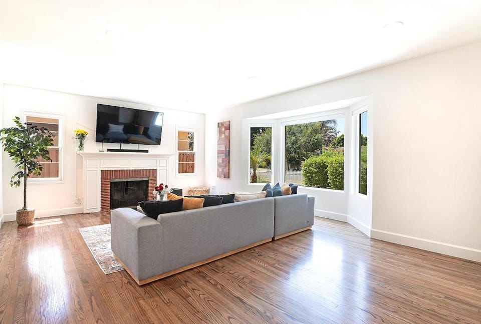 Sherman Oaks Villa Oasis 13 Mins to Universal House in Sherman Oaks