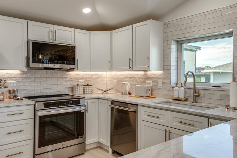 Mountain & Lake Views! Unit 1 Mi to Empower Field House in Denver