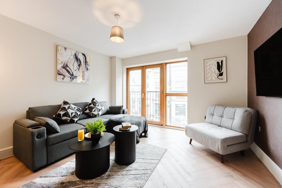 Modern 1BR Piccadilly - Terrace Views - Sleeps 4 Apartment in Manchester