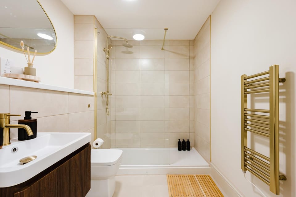 Modern 1BR Piccadilly - Terrace Views - Sleeps 4 Apartment in Manchester