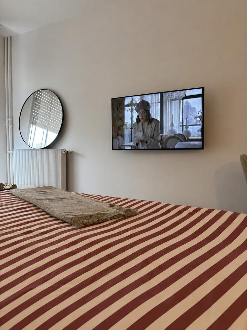 Bed, TV and multimedia, Photo of the whole room, Bedroom