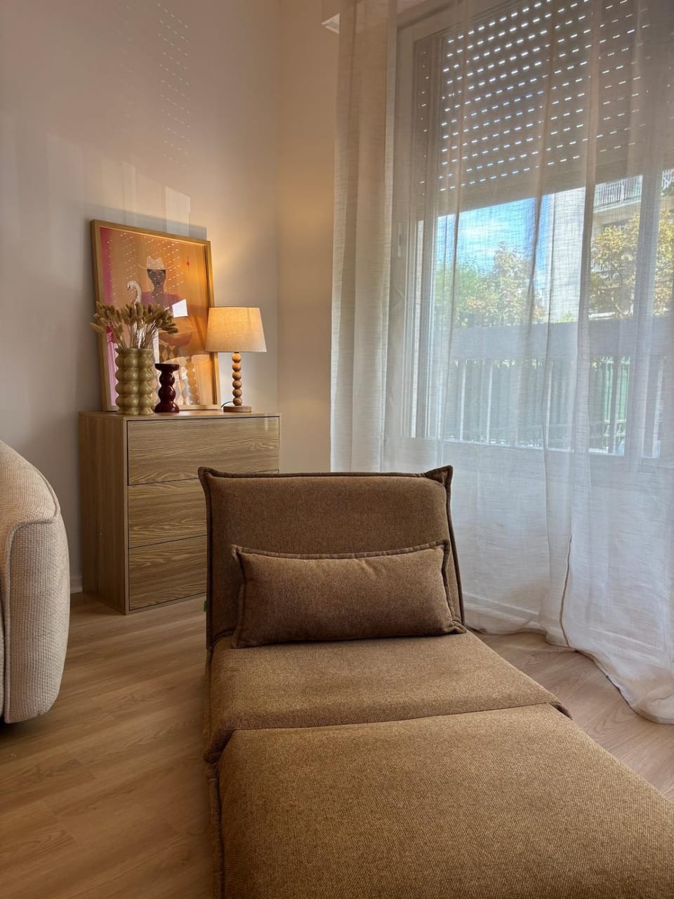 Bed, Living room, Photo of the whole room, Seating area, Bedroom