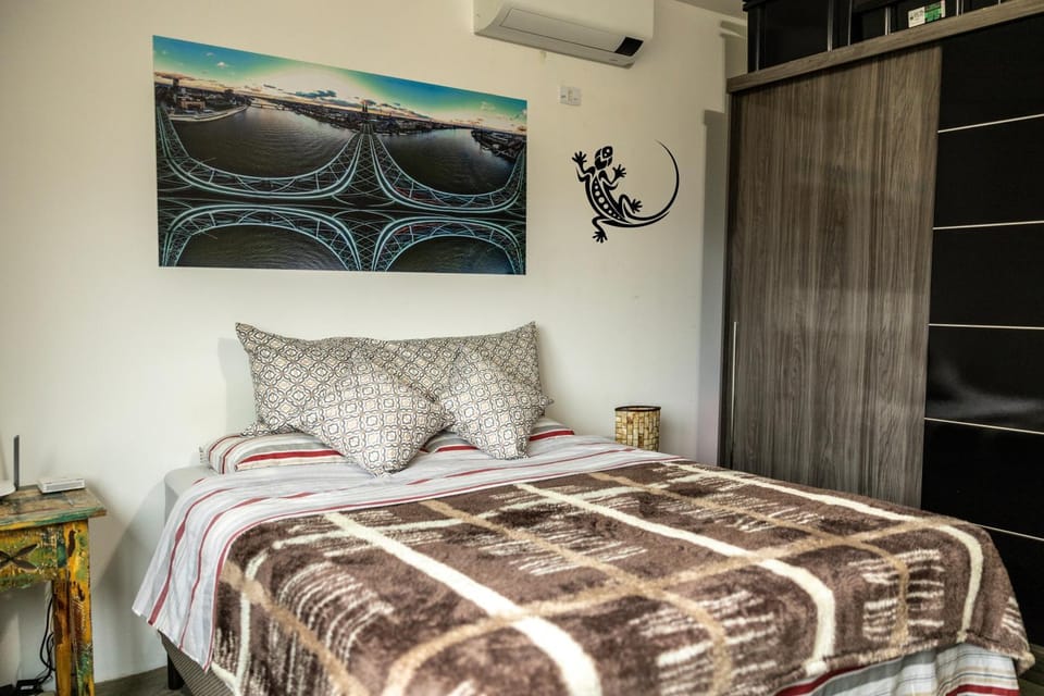 Bed, Photo of the whole room, Bedroom, air conditioner