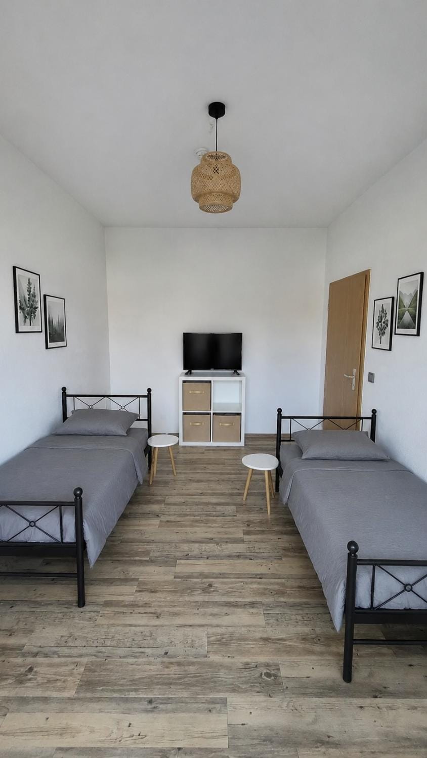 CrewNest Living Dachgeschoss Balkon WLAN saniert Apartment in Magdeburg