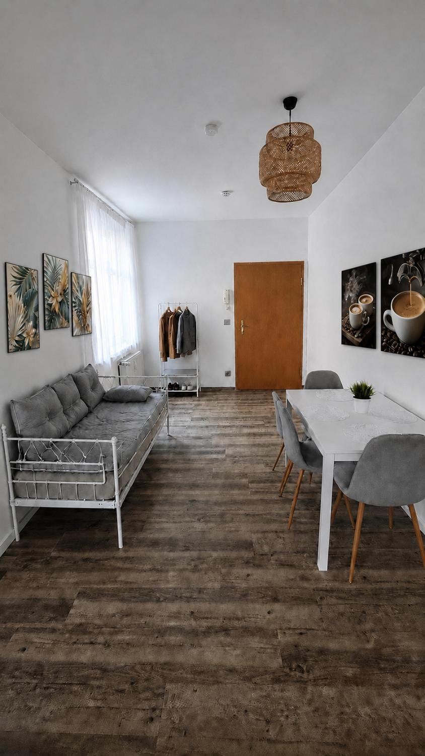 CrewNest Living Dachgeschoss Balkon WLAN saniert Apartment in Magdeburg