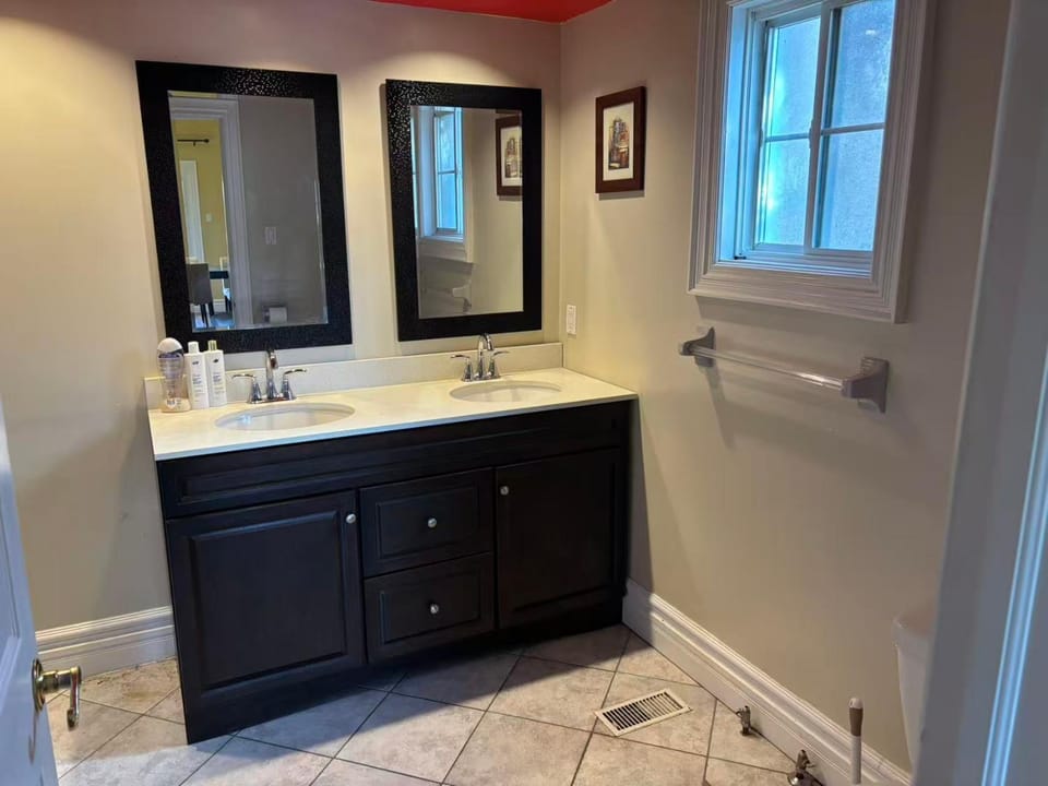 Large Private Unit in Richmond Hill Apartment in Aurora