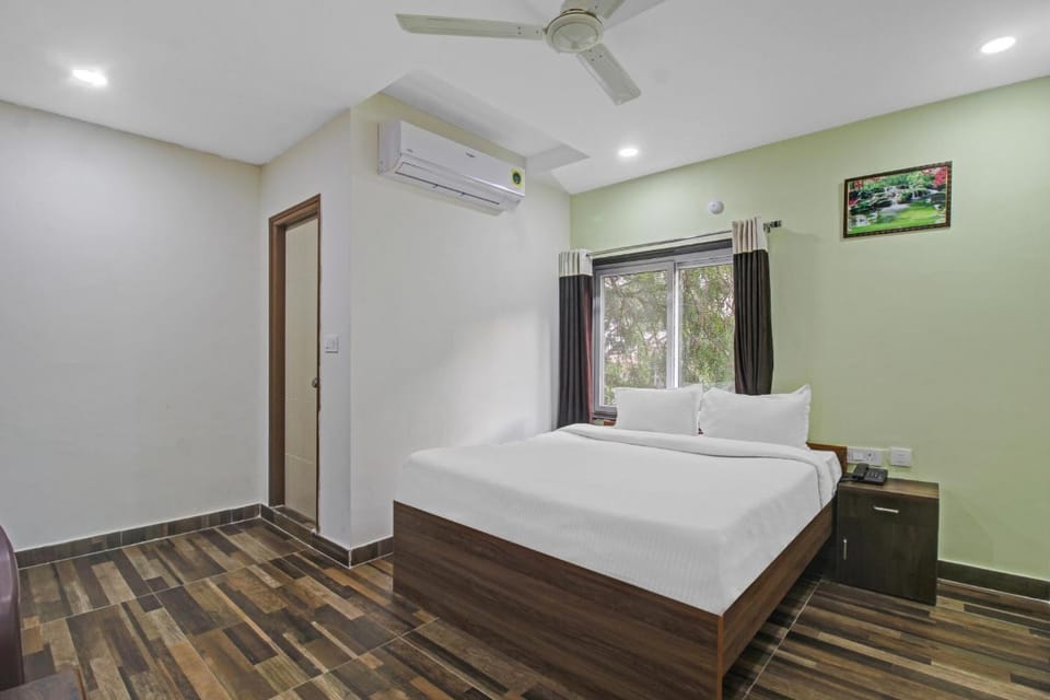 Bed, Bedroom, fireplace, air conditioner