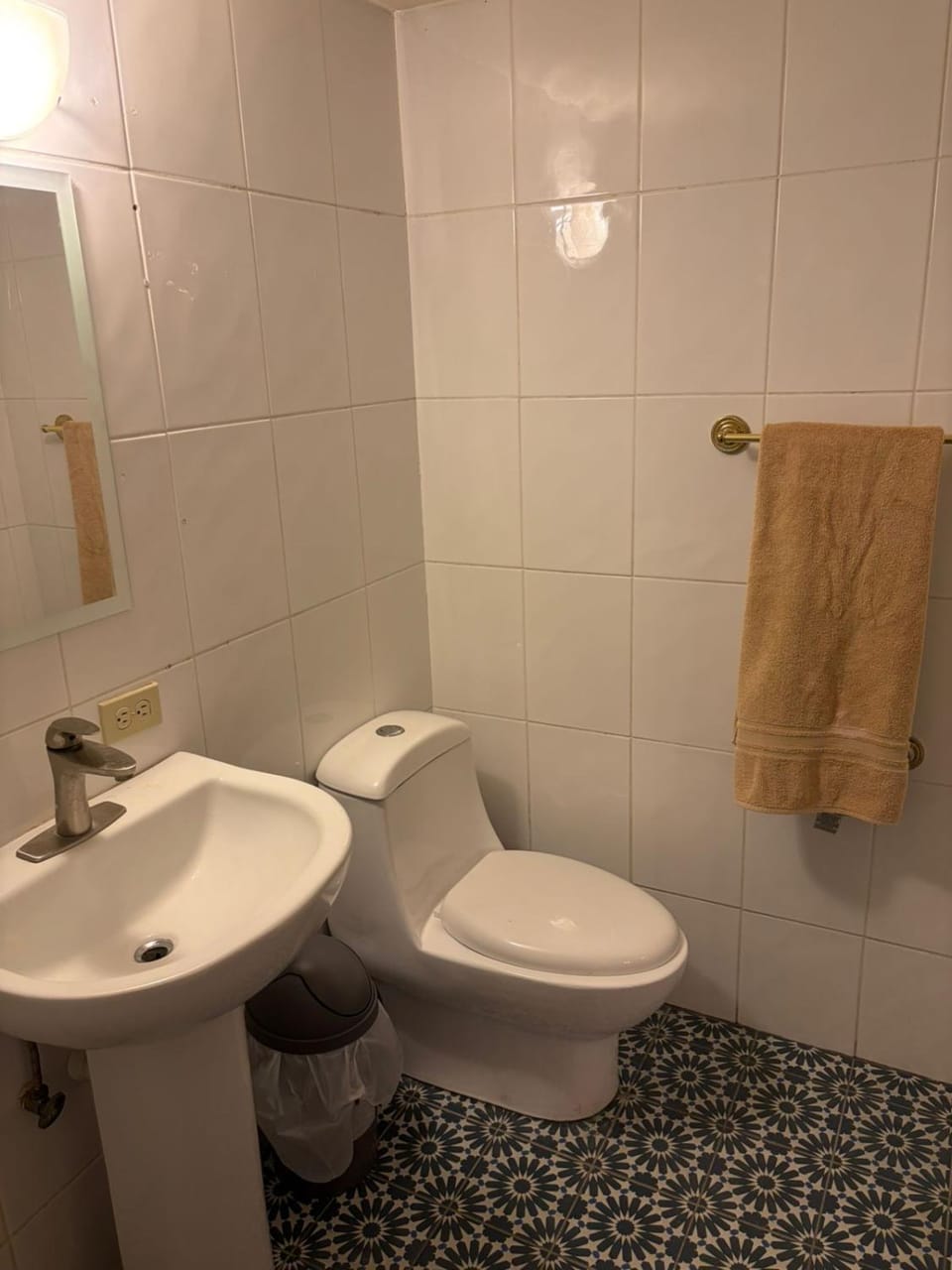 Toilet, Bathroom, towels
