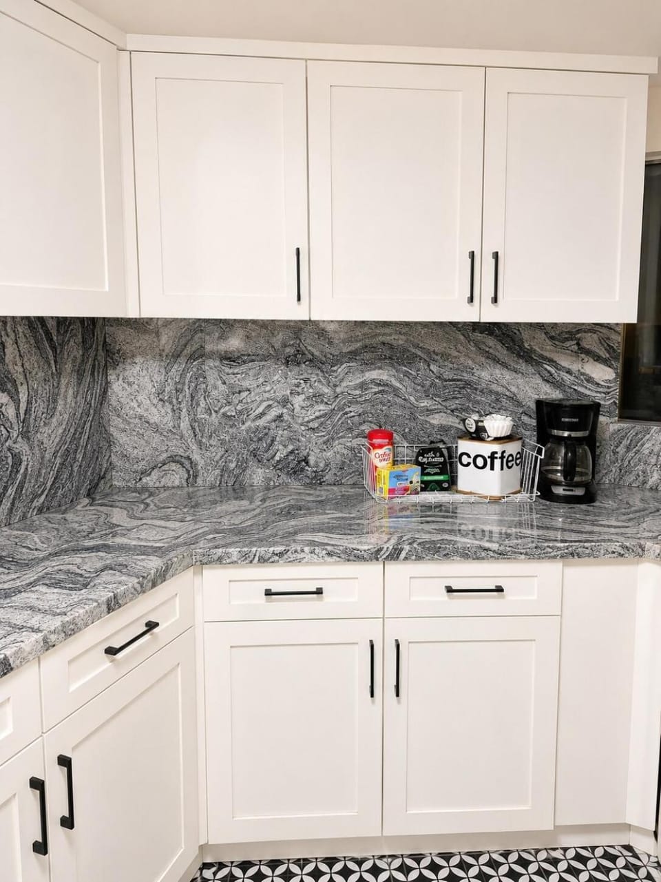 Coffee/tea facilities, Kitchen or kitchenette