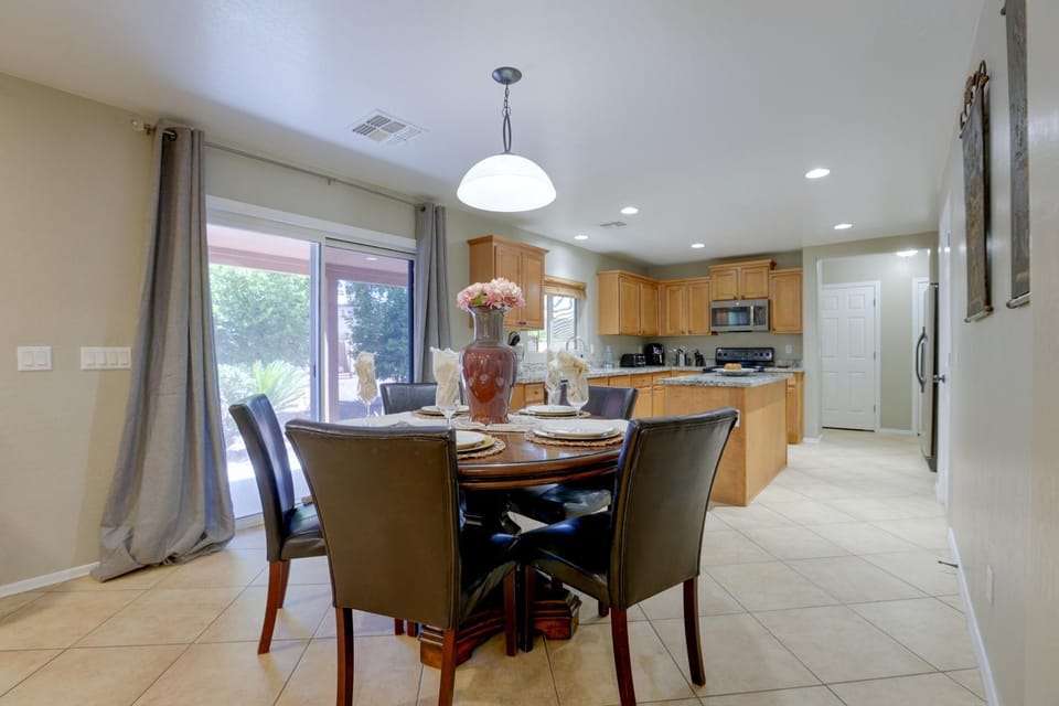 Extended Stay w/ Pool Access, Near Queen Creek House in San Tan Valley