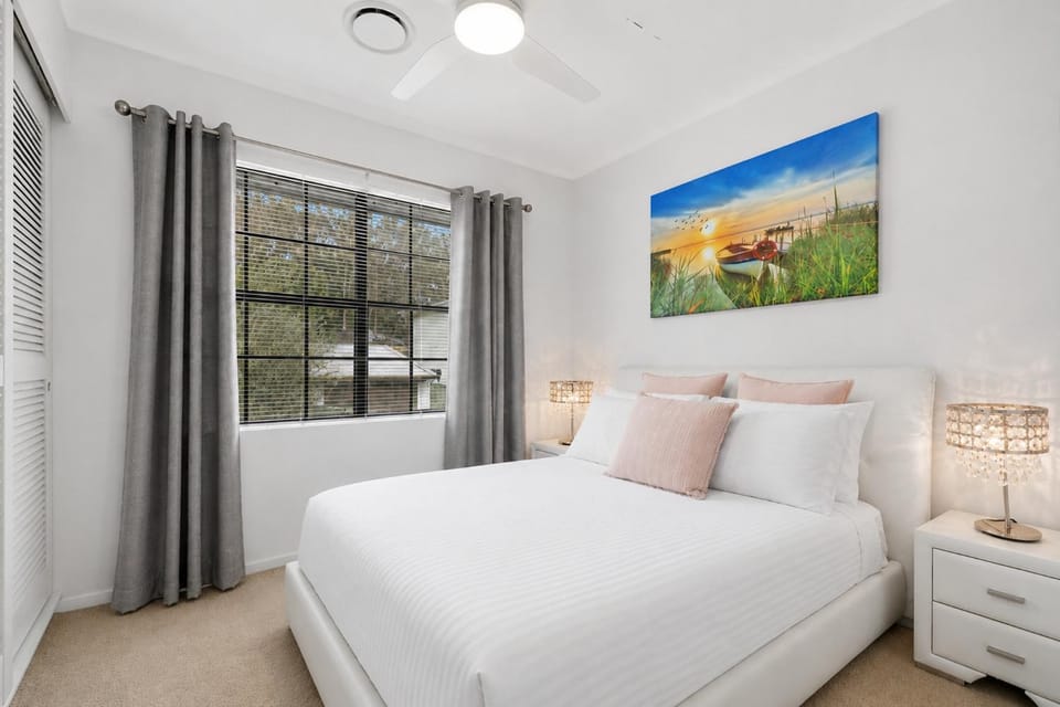 Spacious 3-Bedroom Townhouse Near Terrigal Beach House in Terrigal