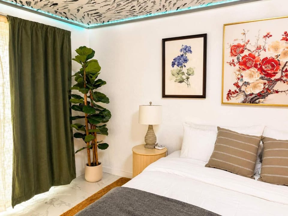 The Cozy Koi Walk to the CDA Resort With Private Porch Apartment in Coeur dAlene