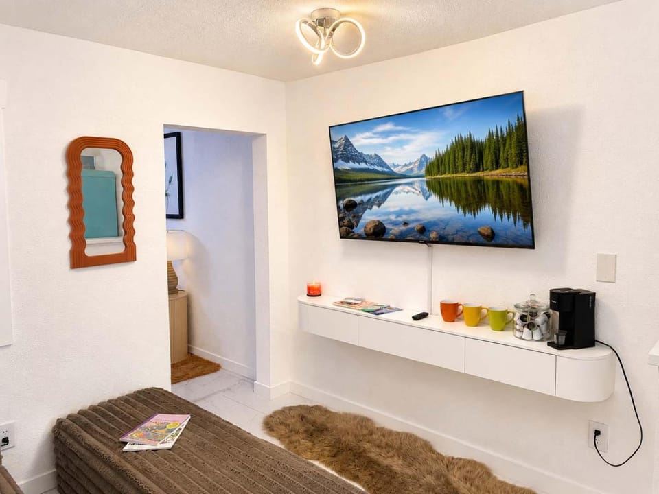The Cozy Koi Walk to the CDA Resort With Private Porch Apartment in Coeur dAlene