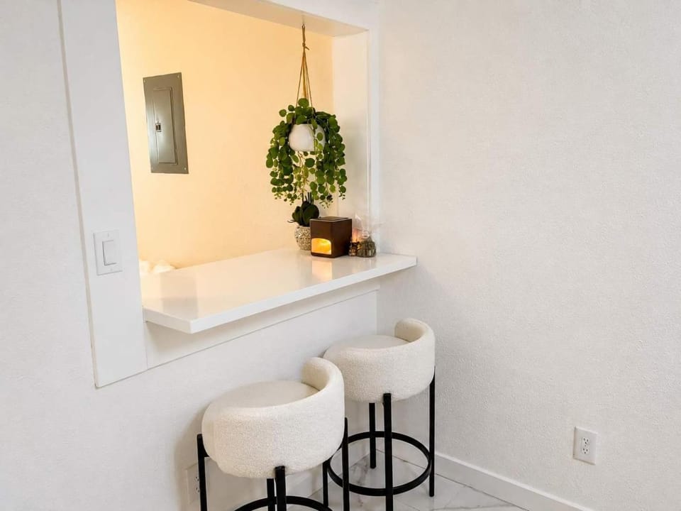The Cozy Koi Walk to the CDA Resort With Private Porch Apartment in Coeur dAlene