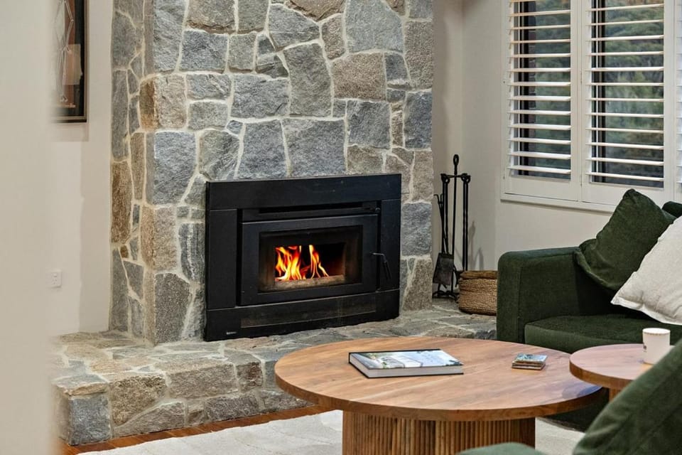 Seating area, fireplace