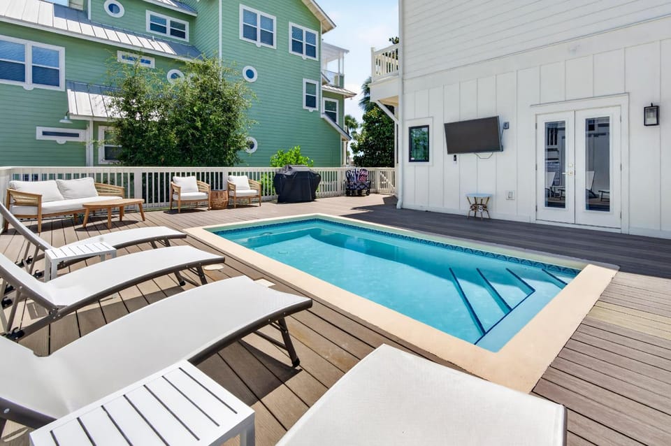 Crystal Oasis - Heated Pool & Carriage House House in Destin