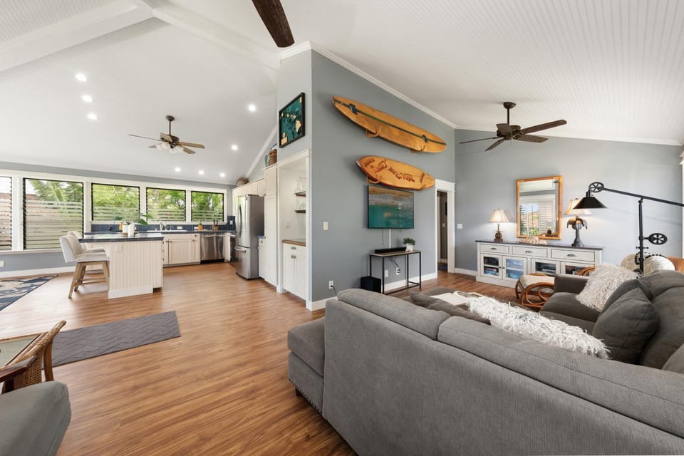 SUMMER SALE! Spacious 2BD Cottage Walk to Kaanapali Beach - ICC 2 House in Kaanapali