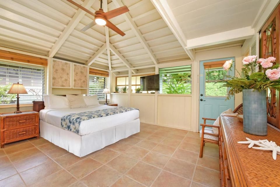 SUMMER SALE! Remodeled 2BR with AC & Pool Access - International Colony Club 34 House in Kaanapali